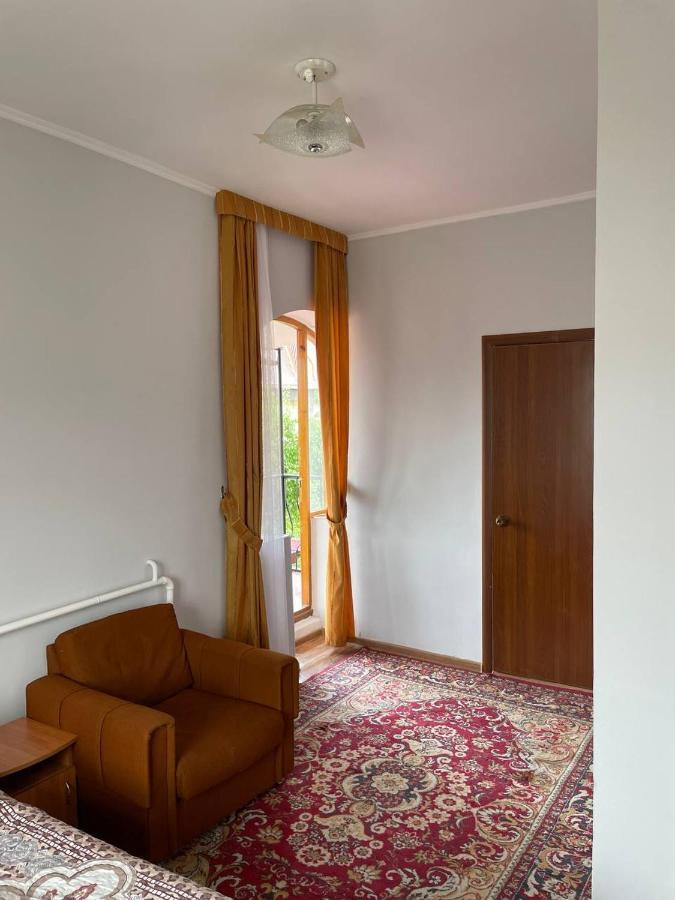 Guest House Visit โชลปอน-อาตา ภายนอก รูปภาพ